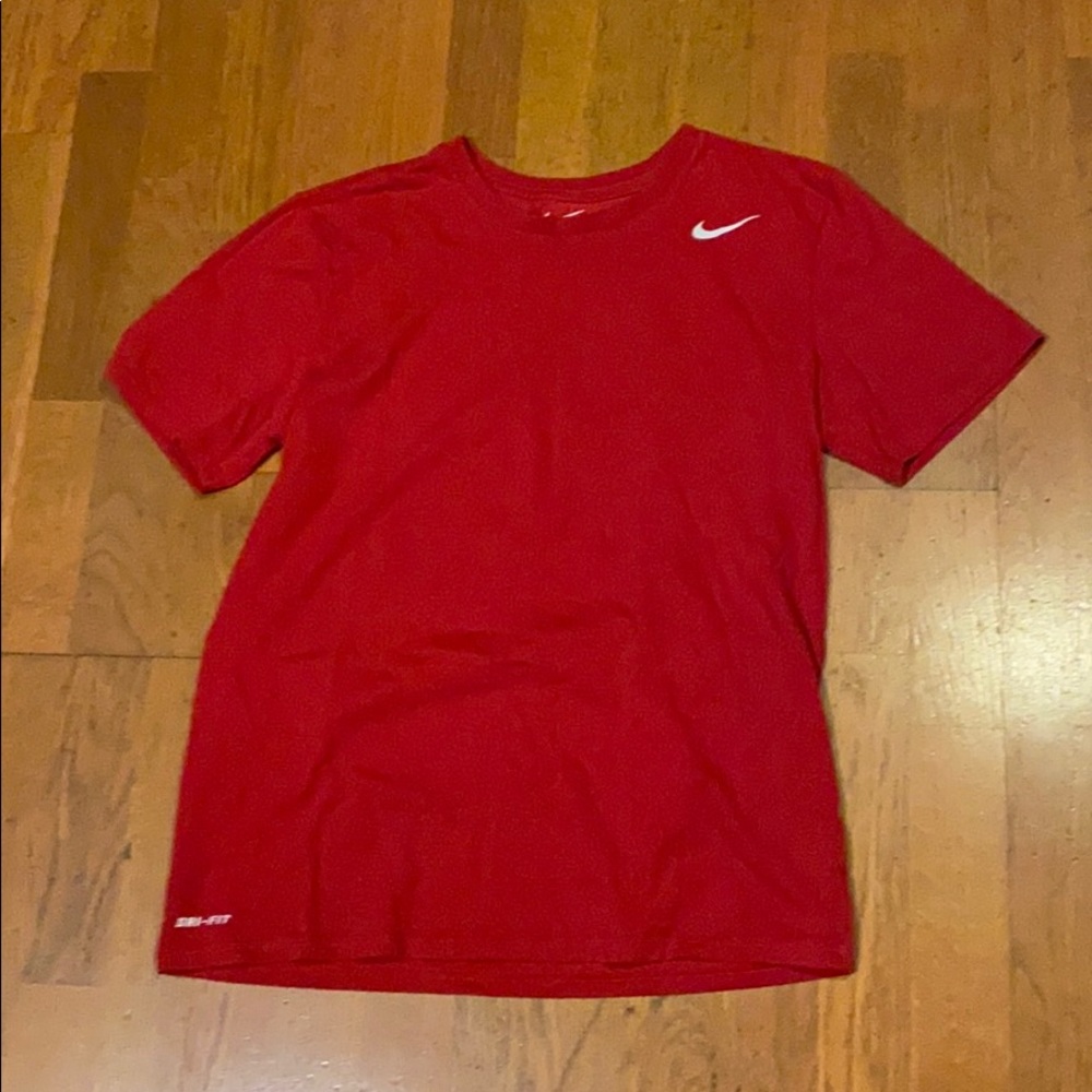 Medium Nike Men’s Red T-Shirt